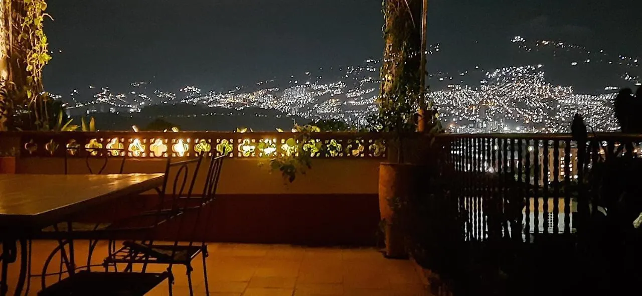 Villa del Prado Medellín 0*,